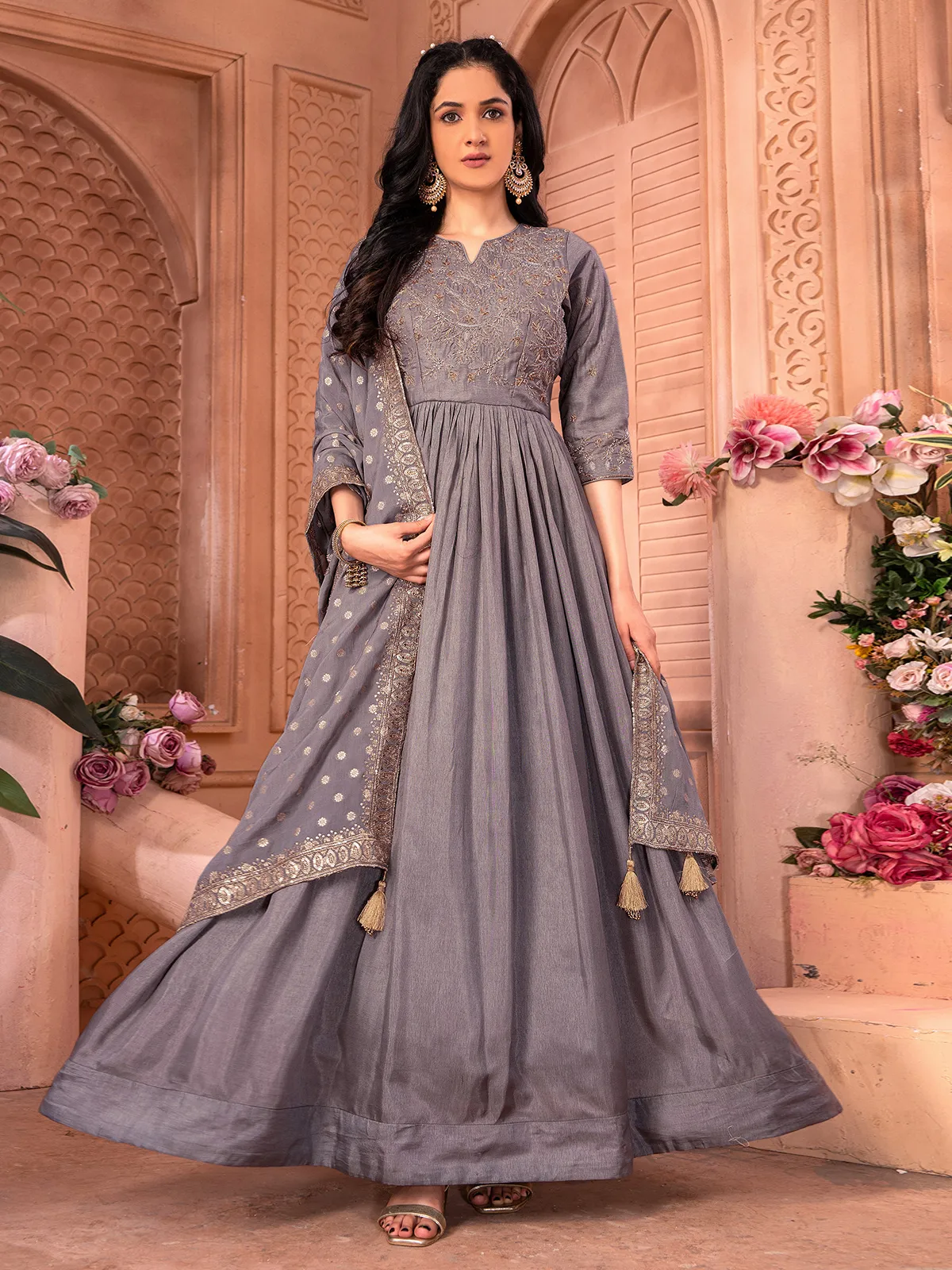 Wearing a Plain Anarkali Suit with a Heavy Dupatta